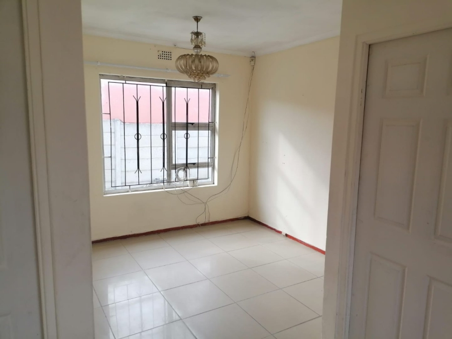 2 Bedroom Property for Sale in Llitha Park Western Cape